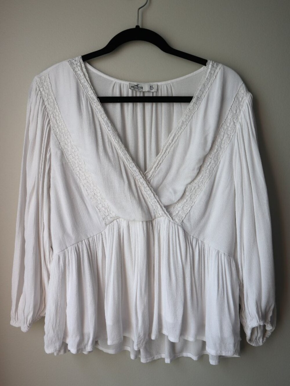 Hollister Babydoll Top (White Blouse, V-Neck, Y2K, 2000s)